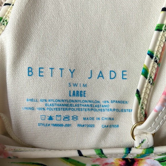 Betty Jade | Floral Bikini - Picture 5 of 11